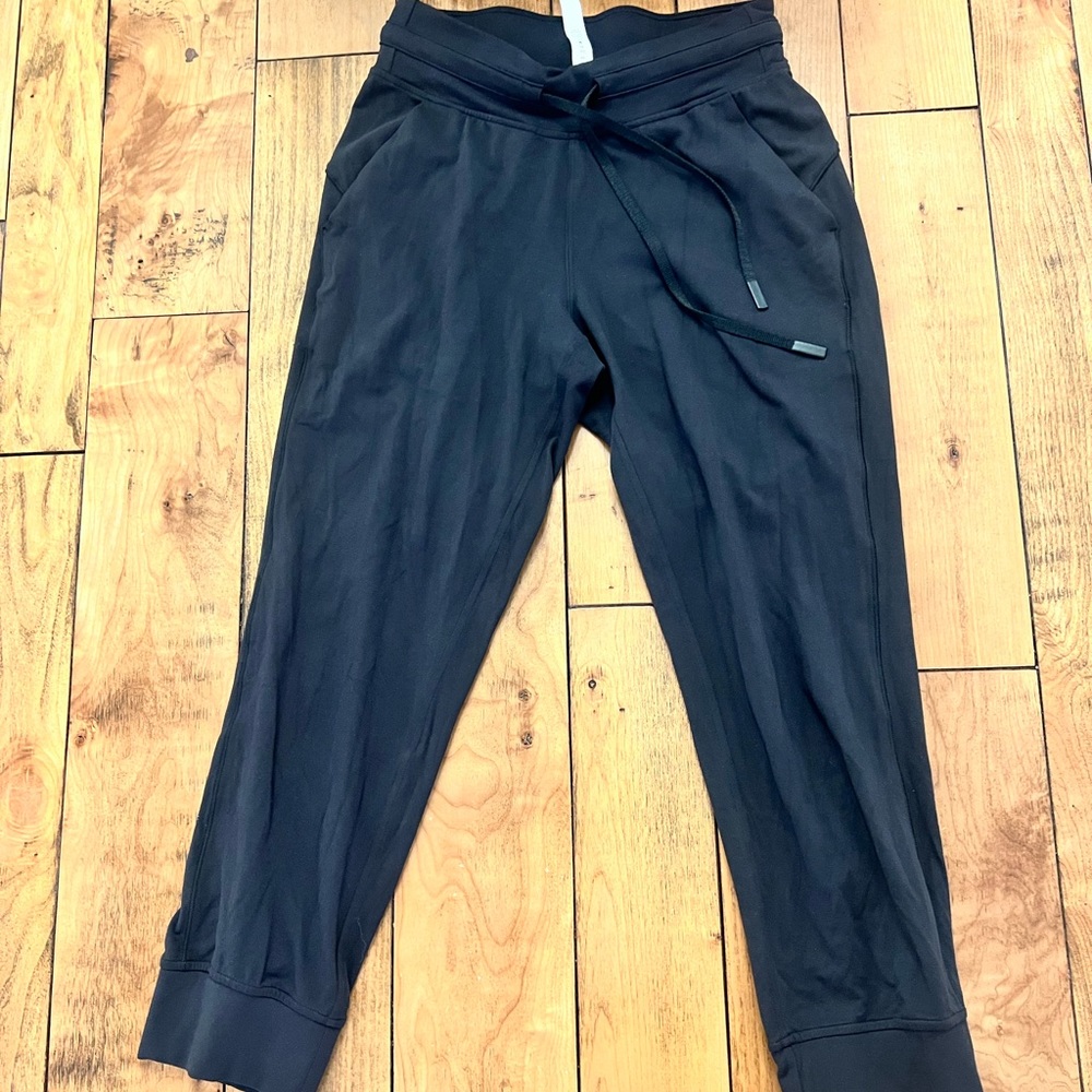 Lululemon Redu to Rulu Jogger size 4 in excellent condition-crop